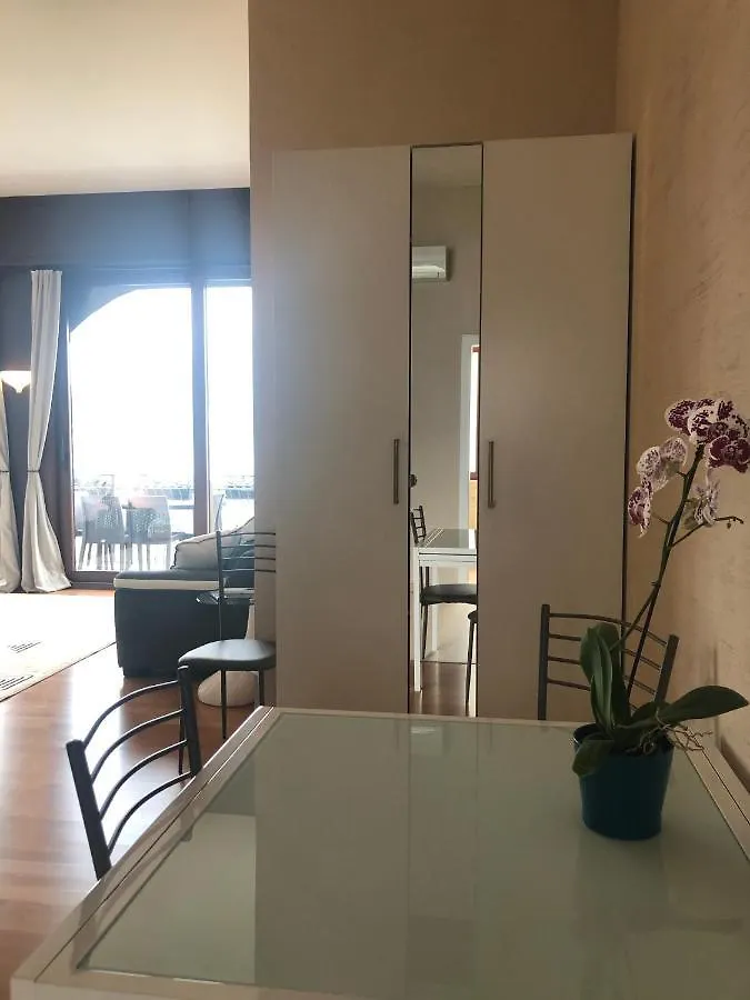 Liza'S Suite'S - Room'S With A View Sala Comacina Appartement